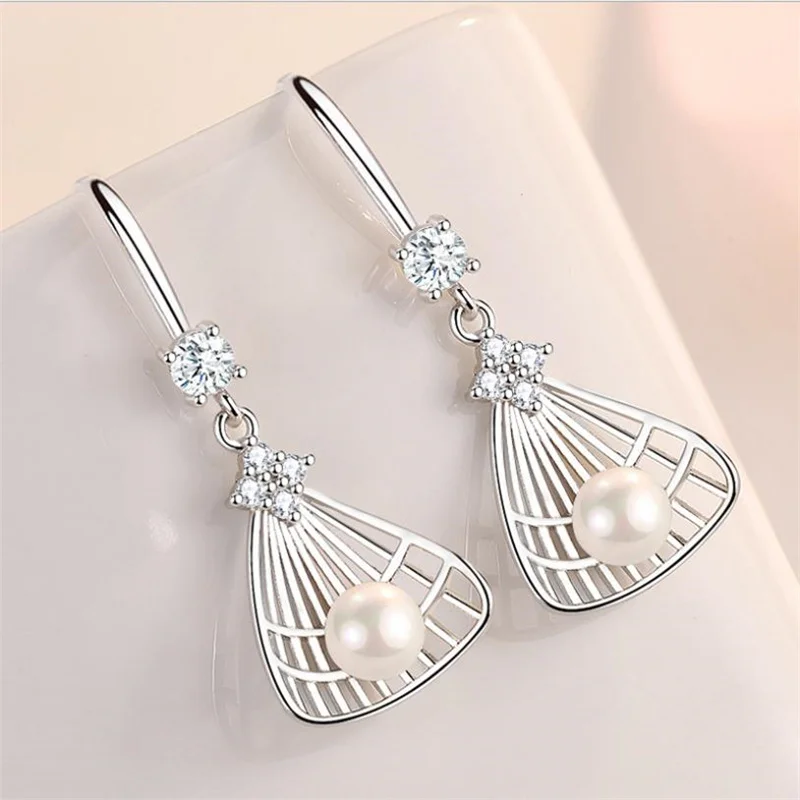 New Arrival Hollow Fan Pearl Drop Earrings Female Long Accessories On Ear Trendy Silver 925 Women Hooks Earring Jewelry Gift
New Arrival Hollow Fan Pearl Drop Earrings Female Long Accessories On Ear Trendy Silver 925 Women Hooks Earring Jewelry Gift