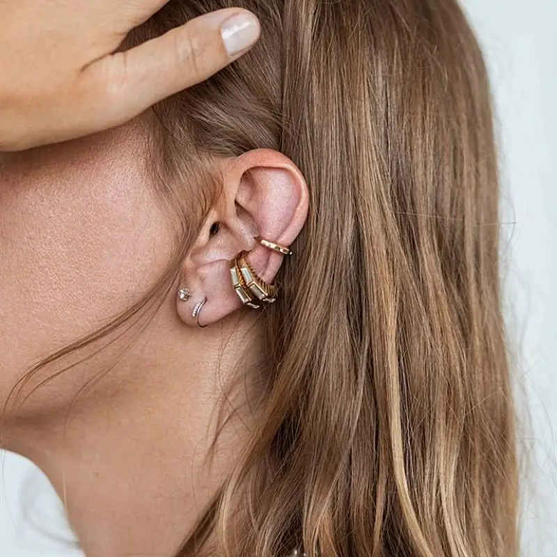 Custom zircon ear bone clip female polygonal ear clip cold wind niche design no pierced earrings
Custom zircon ear bone clip female polygonal ear clip cold wind niche design no pierced earrings