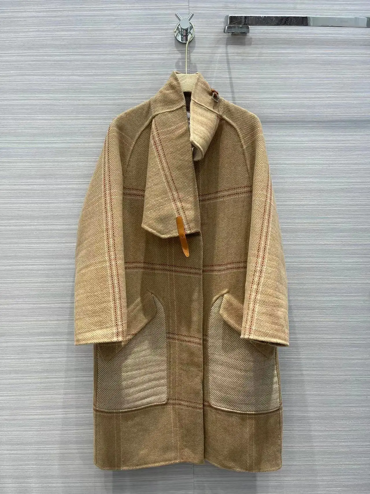 High Quality 2021 AUTUMN Fashion Vintage Cashmere Long Coat Women Design Coat Runway Ladies Color Patchwork Trench
High Quality 2021 AUTUMN Fashion Vintage Cashmere Long Coat Women Design Coat Runway Ladies Color Patchwork Trench