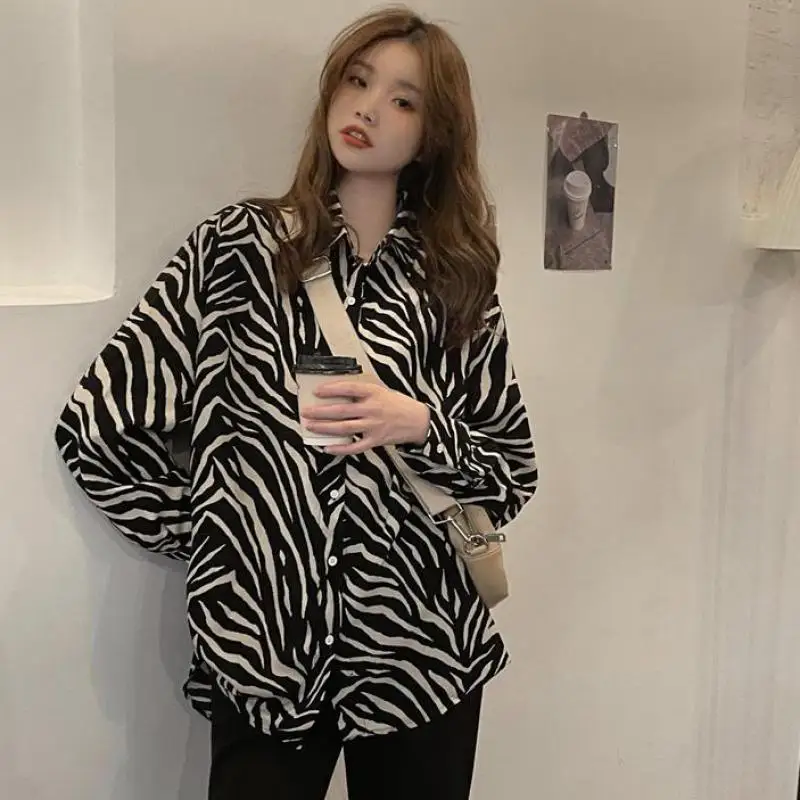 Women Vintage Zebra Striped Print Casual Loose Chiffon Blouse Office Lady Retro Long Sleeve Shirt Chic Blusas Tops
Women Vintage Zebra Striped Print Casual Loose Chiffon Blouse Office Lady Retro Long Sleeve Shirt Chic Blusas Tops