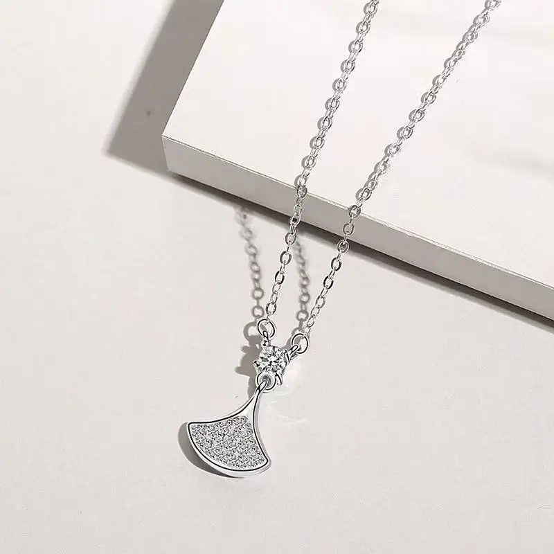 Creative New s925 Sterling Silver Small Skirt Necklace Female Fashion Temperament Small Fan Collarbone Chain
Creative New s925 Sterling Silver Small Skirt Necklace Female Fashion Temperament Small Fan Collarbone Chain
