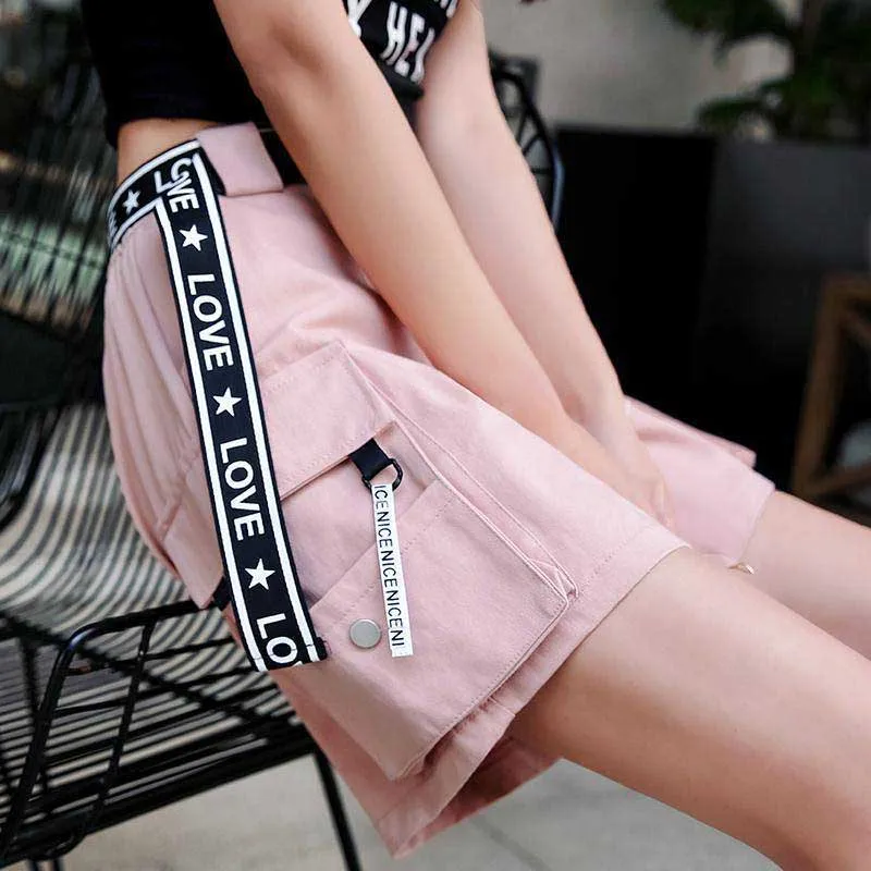 2020 Hip Hop Shorts Women BF Large Pocket Cargo Harajuku Loose 285# Shorts Women Korean Ulzzang Trendy Street Summer Shorts 
2020 Hip Hop Shorts Women BF Large Pocket Cargo Harajuku Loose 285# Shorts Women Korean Ulzzang Trendy Street Summer Shorts