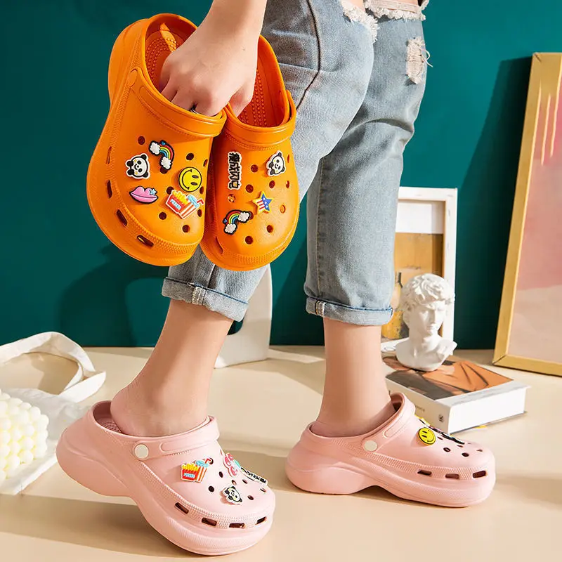 2021 New Summer And Autumn Hole Shoes Female Ins Tide Thick Bottom Baotou Wear Non-slip Cute Beach Sandals And Slippers
2021 New Summer And Autumn Hole Shoes Female Ins Tide Thick Bottom Baotou Wear Non-slip Cute Beach Sandals And Slippers