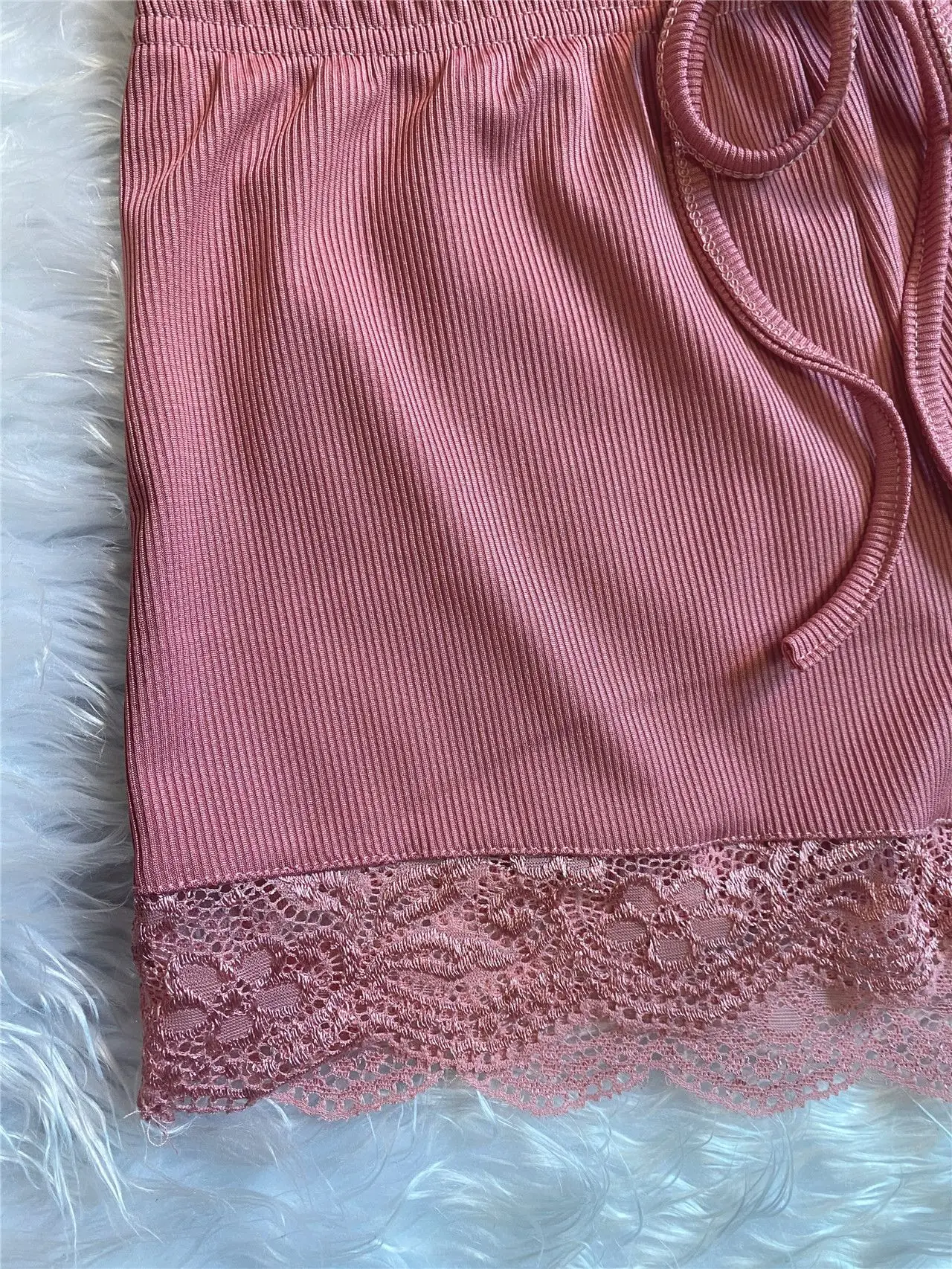 Casual Solid Knitted Rib Two Piece Set Women Sexy Lace Patchwork V Veck Strapless Crop Top + Shorts Slim House wear Set Pijamas
Casual Solid Knitted Rib Two Piece Set Women Sexy Lace Patchwork V Veck Strapless Crop Top + Shorts Slim House wear Set Pijamas