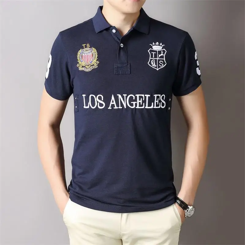 2022 Summer Sports Loose Letter New Man Camisas Polo Shirt Casual Embroidery Cotton Homme Men Short Sleeve High Quality Tops
2022 Summer Sports Loose Letter New Man Camisas Polo Shirt Casual Embroidery Cotton Homme Men Short Sleeve High Quality Tops