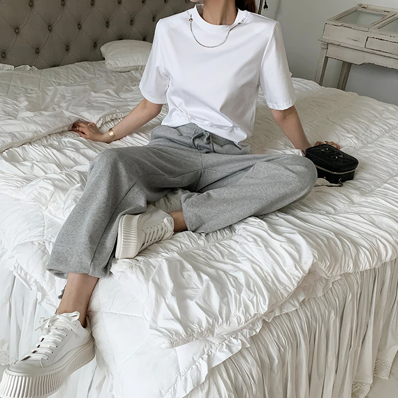 RUGOD 2021 niche simple round neck pullover chain decoration design loose solid color short-sleeved T-shirt
RUGOD 2021 niche simple round neck pullover chain decoration design loose solid color short-sleeved T-shirt