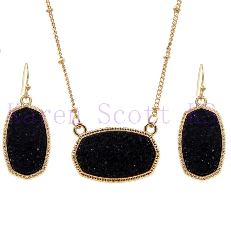 Овальная Смола Друза Drusy подвеска ожерелье с подходящим шестигранным Druse подвески золотые висячие серьги модный набор ювелирных изделий по... 
Овальная Смола Друза Drusy подвеска ожерелье с подходящим шестигранным Druse подвески золотые висячие серьги модный набор ювелирных изделий по...