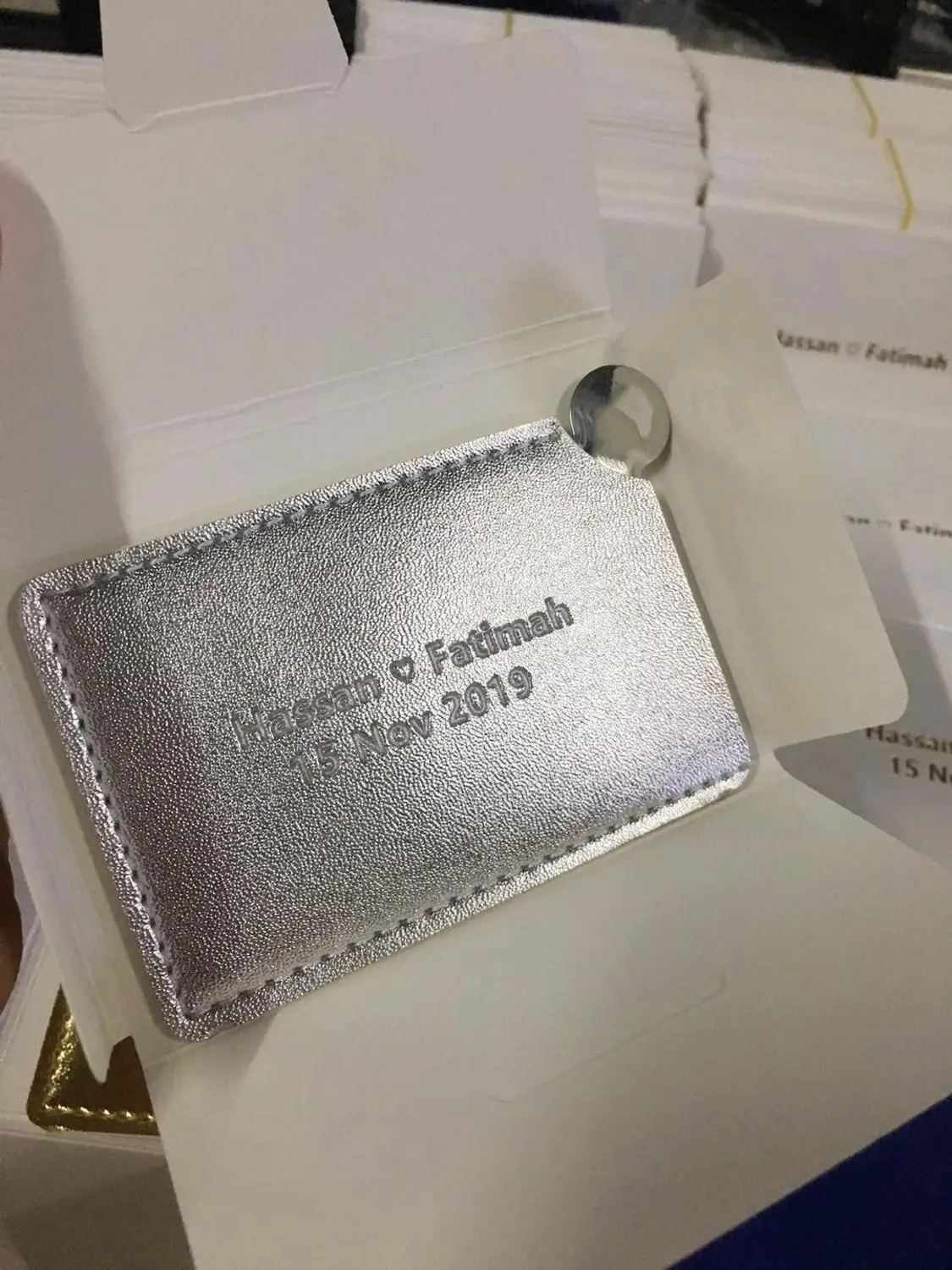 wedding party favor gift for guest - Customized Customer logo Makeup Mirror Stainless steel Unbreakable Small Mirror 100pcs/lot
wedding party favor gift for guest - Customized Customer logo Makeup Mirror Stainless steel Unbreakable Small Mirror 100pcs/lot