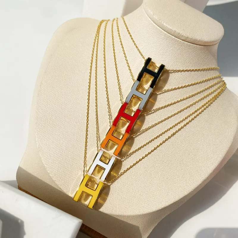 Brand New Women Necklace Classic H Color Enamels Necklace for Women Fine Jewelry Luxury French Style Hot sale Top quality
Brand New Women Necklace Classic H Color Enamels Necklace for Women Fine Jewelry Luxury French Style Hot sale Top quality