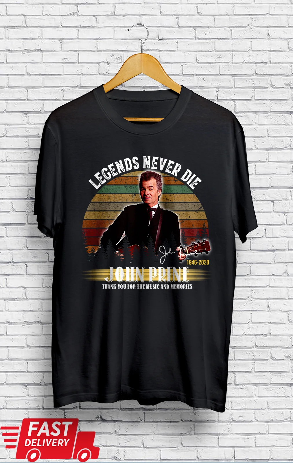 Футболка с надписью John Prine Legends Never Die. Спасибо за размерные воспоминания.
Футболка с надписью John Prine Legends Never Die. Спасибо за размерные воспоминания.