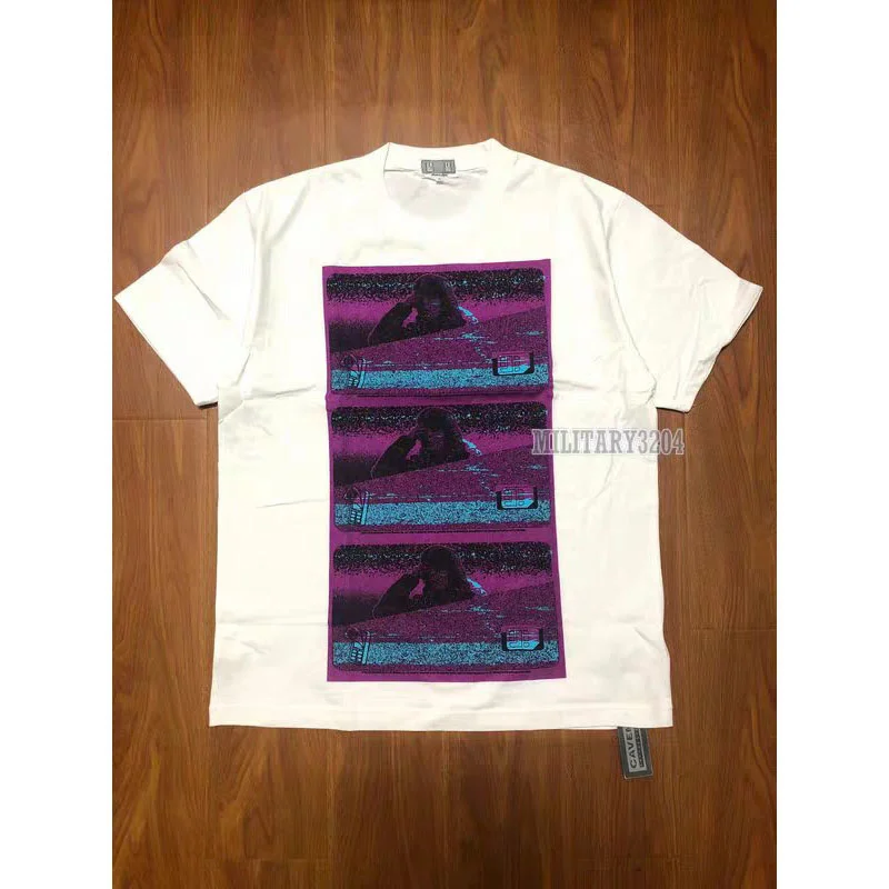 Мужская футболка с вышивкой в стиле ретро
Мужская футболка с вышивкой в стиле ретро