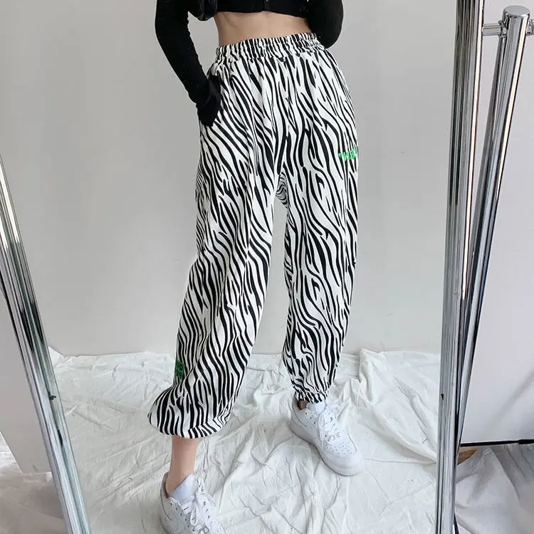 Zebra print casual pants women's summer ins Korean style loose Joker bf high-rise lantern toe pants
Zebra print casual pants women's summer ins Korean style loose Joker bf high-rise lantern toe pants
