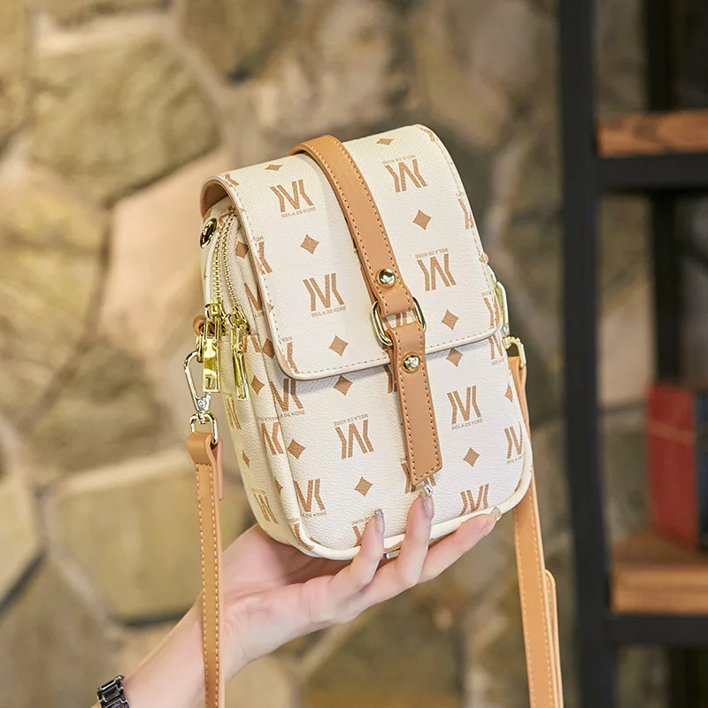 Women Single Shoulder Messenger Mini Bag Luxury Designer Purses and Handbags Ladies Fashionable Purses and Handbags Luis Vitton
Women Single Shoulder Messenger Mini Bag Luxury Designer Purses and Handbags Ladies Fashionable Purses and Handbags Luis Vitton
