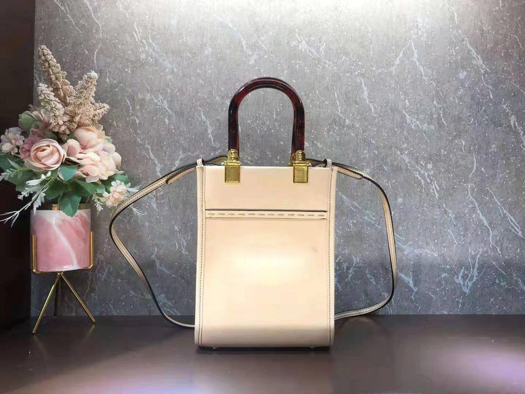 with LOGO Mini shoulder bag , cosmetic bag, lipstick bag, designer bag, counter boutique wallet handbag luxury designer
with LOGO Mini shoulder bag , cosmetic bag, lipstick bag, designer bag, counter boutique wallet handbag luxury designer
