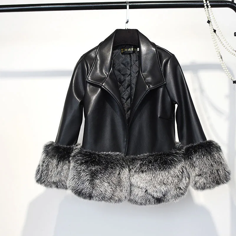 Winter Fashion Warm Coat Turn-down Collar Faux Fur Jacket Women's Casual Warm Faux Leather PU Coat
Winter Fashion Warm Coat Turn-down Collar Faux Fur Jacket Women's Casual Warm Faux Leather PU Coat