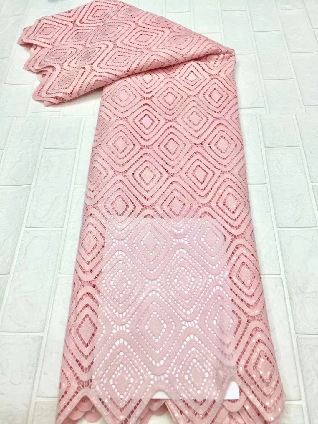 New Fashion African Guipure Cord Lace Fabric 2021 Embroidery Nigerian Water Soluble Cord Lace Fabric For Party Dress
New Fashion African Guipure Cord Lace Fabric 2021 Embroidery Nigerian Water Soluble Cord Lace Fabric For Party Dress