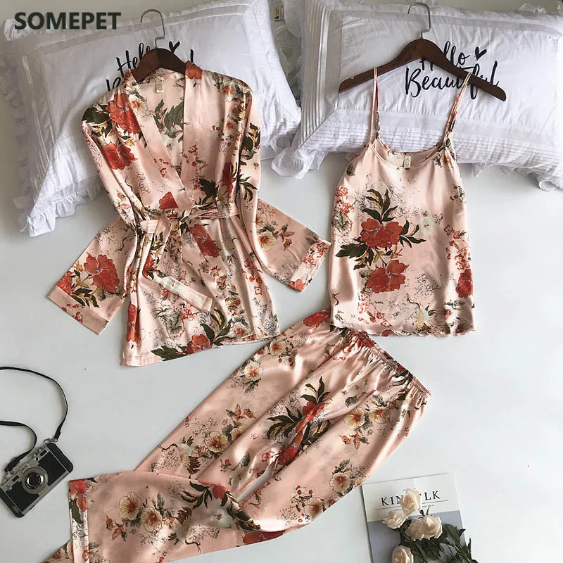 3PCS Women Pajamas Set Lady Emulation Silk Pyjama Sets Flower Sleepwear Female Leopard Satin Homewear With Removable Padded
3PCS Women Pajamas Set Lady Emulation Silk Pyjama Sets Flower Sleepwear Female Leopard Satin Homewear With Removable Padded