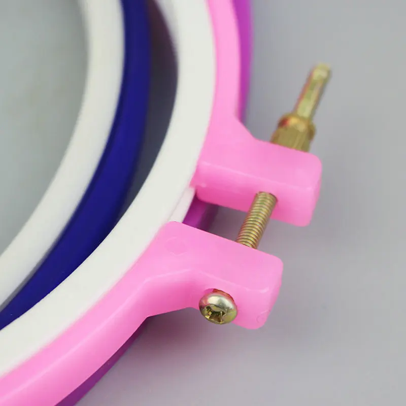 Plastic Cross Verstelbare Naaien Tool Plastic Borduren Kruissteek Hoepel Ring Fotolijst Thuis Tools Mix kleur Levert
Plastic Cross Verstelbare Naaien Tool Plastic Borduren Kruissteek Hoepel Ring Fotolijst Thuis Tools Mix kleur Levert