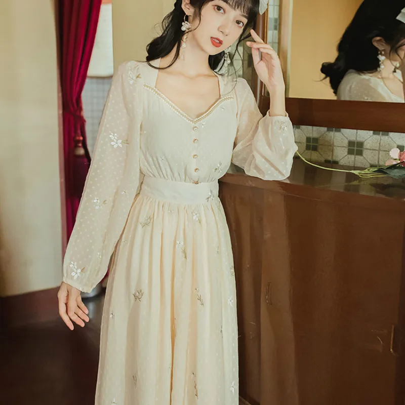 Autumn Women Solid Dress A-Line V-Neck Mid-Calf Long Sleeve High Waist Button Embroidery French Chiffon Woman Vintage Dresses
Autumn Women Solid Dress A-Line V-Neck Mid-Calf Long Sleeve High Waist Button Embroidery French Chiffon Woman Vintage Dresses