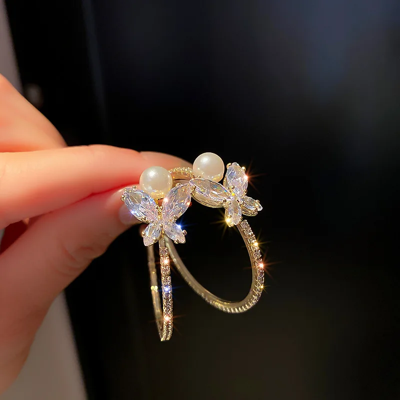 Vintage Female Crystal Butterfly Stud Earrings Charm Gold Color Wedding Earrings For Women Dainty White Pearl Small Earrings
Vintage Female Crystal Butterfly Stud Earrings Charm Gold Color Wedding Earrings For Women Dainty White Pearl Small Earrings