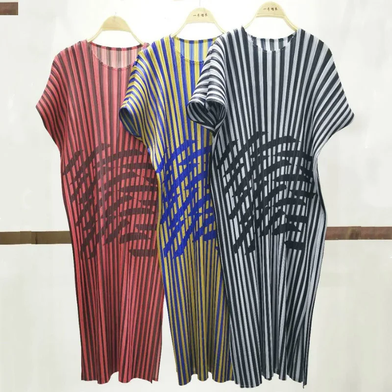 Summer Dress For Women 45-75kg 2020 New Stripes Big Stretch Miyake Pleated Round Neck Short Sleeved Loose Casual Split Dresses
Summer Dress For Women 45-75kg 2020 New Stripes Big Stretch Miyake Pleated Round Neck Short Sleeved Loose Casual Split Dresses
