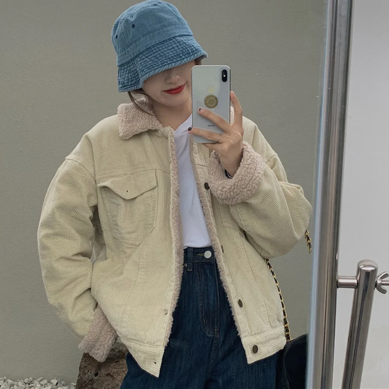 Top Quality Women Corduroy Jackets Autumn Winter Warm Lamb Fur Coats Casual Fashion Female Student Short Outerwear FC297
Top Quality Women Corduroy Jackets Autumn Winter Warm Lamb Fur Coats Casual Fashion Female Student Short Outerwear FC297