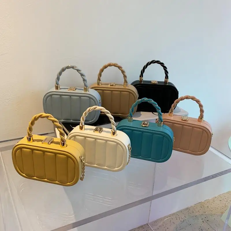 2021 Runway Designer Woven Top-handle Portable Box Bag Fashion Top Quality Make Up Bags Chain Women Shoulder Bags Girls EB10112
2021 Runway Designer Woven Top-handle Portable Box Bag Fashion Top Quality Make Up Bags Chain Women Shoulder Bags Girls EB10112