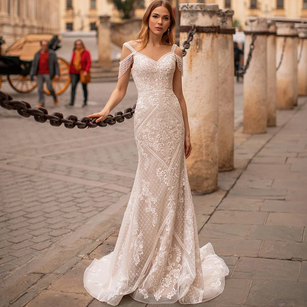 Gorgeous Champagne Wedding Dress for Bride Sleeveless V-Neck Sparkly Tulle Appliques Tassel Spaghetti Straps Lace Up Back Design
Gorgeous Champagne Wedding Dress for Bride Sleeveless V-Neck Sparkly Tulle Appliques Tassel Spaghetti Straps Lace Up Back Design