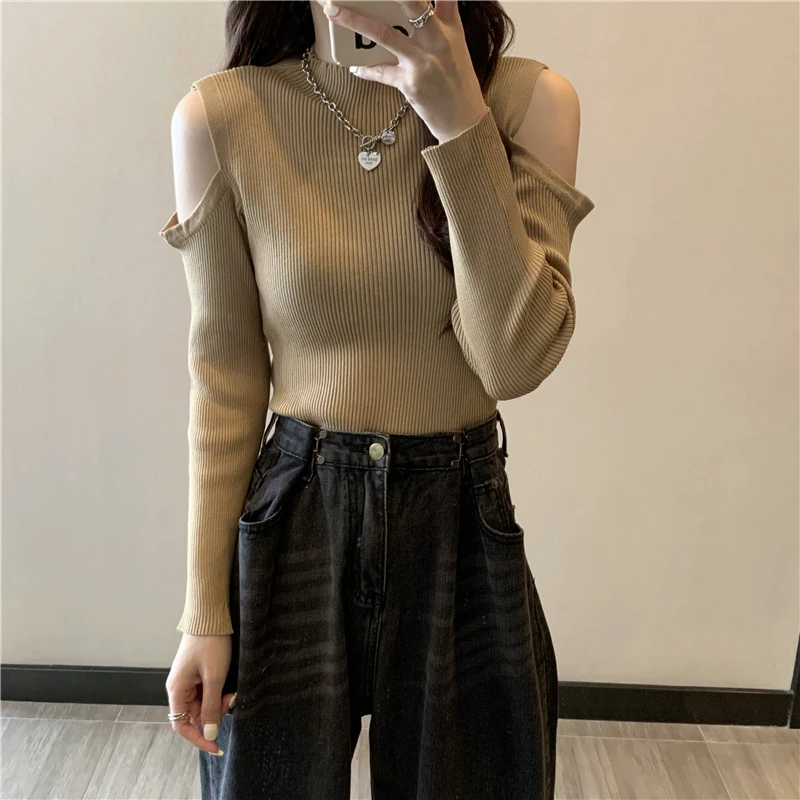 Autumn new half-high collar slim slimming solid color fashion strapless long-sleeved knitted top women's clothing
Autumn new half-high collar slim slimming solid color fashion strapless long-sleeved knitted top women's clothing