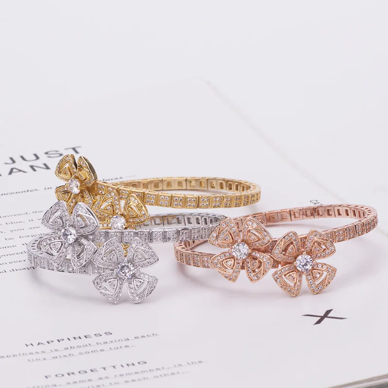 Europe and America Luxury Simple Shiny Zircon Flowers Bracelets for Women Snake Bone Party Temperament Fashion Jewelry Gifts
Europe and America Luxury Simple Shiny Zircon Flowers Bracelets for Women Snake Bone Party Temperament Fashion Jewelry Gifts