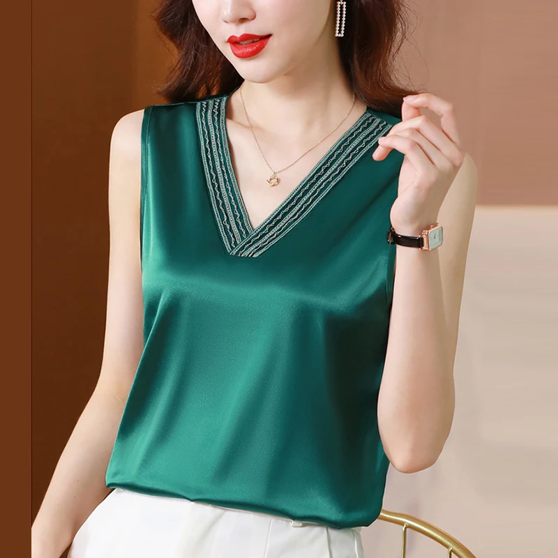 Silk Tops for Women Satin Female Tank Top Sexy V-neck Woman Vest White Basic Woman Top Sleeveless Women clothing 2022
Silk Tops for Women Satin Female Tank Top Sexy V-neck Woman Vest White Basic Woman Top Sleeveless Women clothing 2022