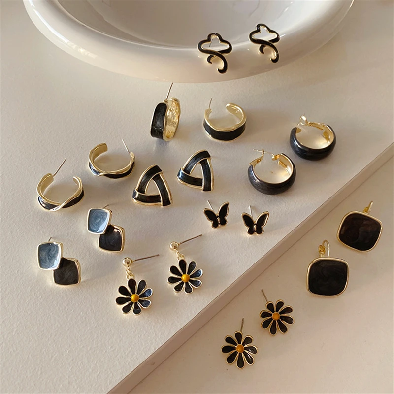 Retro Dark Blue Flower Butterfly Shape Metal Irregular Earrings for Women 2020 Korea Minimalist Aesthetic Jewelry Gifts
Retro Dark Blue Flower Butterfly Shape Metal Irregular Earrings for Women 2020 Korea Minimalist Aesthetic Jewelry Gifts