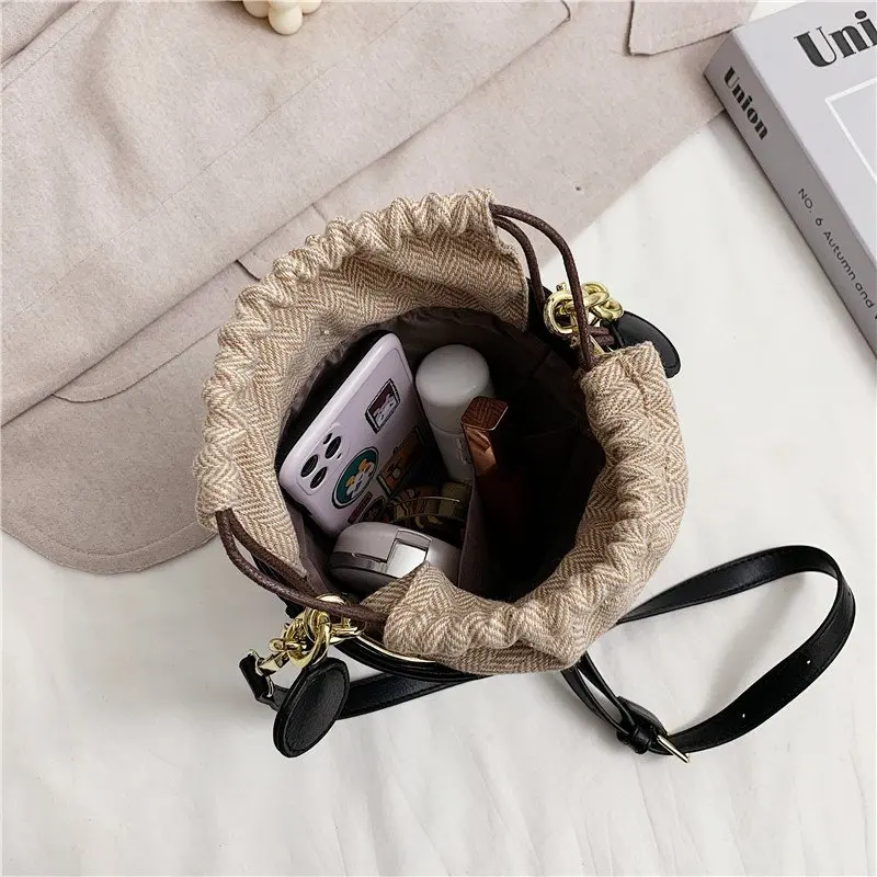 Small Bucket Handbag Women 2021 Fashion PU Ladies Shoulder Mobile Phone Bag Change Key Bag Korean Fashion Trendy Cross Body Bag
Small Bucket Handbag Women 2021 Fashion PU Ladies Shoulder Mobile Phone Bag Change Key Bag Korean Fashion Trendy Cross Body Bag