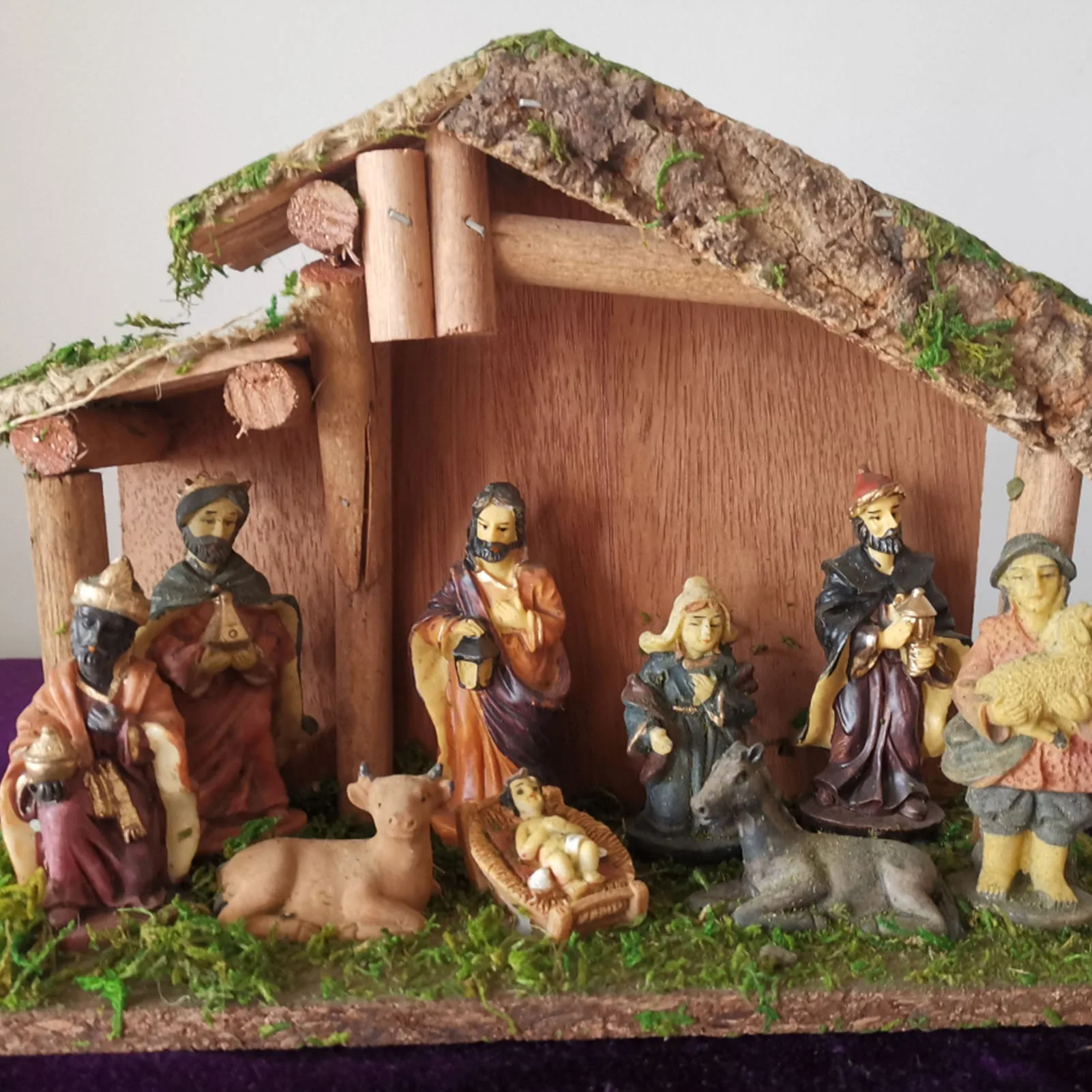 Christmas Classics Jesus Wooden House Beautiful Nativity Manger Ornament Set Made Of Environmental Resin And Wood
Christmas Classics Jesus Wooden House Beautiful Nativity Manger Ornament Set Made Of Environmental Resin And Wood