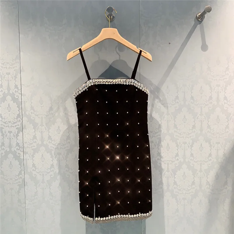 Retro Black Suspender Mini Dress Female Summer Split Sexy Diamond Luxury Beading Holiday Party Light Dresses 2021 New Clothes
Retro Black Suspender Mini Dress Female Summer Split Sexy Diamond Luxury Beading Holiday Party Light Dresses 2021 New Clothes
