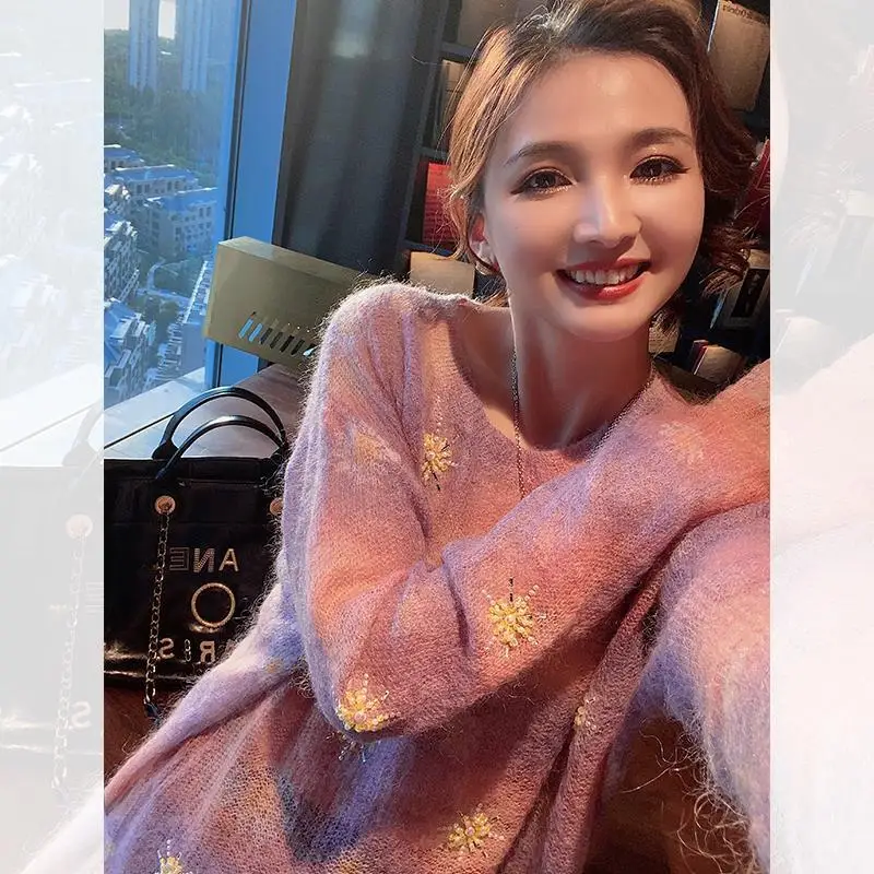 2021 New Spring Autumn Women Knitted Top Handmade Beaded Flowers Loose O-neck Pullovers Long Sleeve Female Basic Knit Sweater
2021 New Spring Autumn Women Knitted Top Handmade Beaded Flowers Loose O-neck Pullovers Long Sleeve Female Basic Knit Sweater