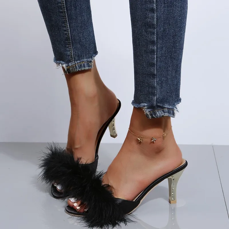2021 New Pink White Women Sandals Sexy Open Toe Furry Fur Summer High-Heeled Pumps Ladies Metal Buckle Strap Wedding Party Shoes
2021 New Pink White Women Sandals Sexy Open Toe Furry Fur Summer High-Heeled Pumps Ladies Metal Buckle Strap Wedding Party Shoes
