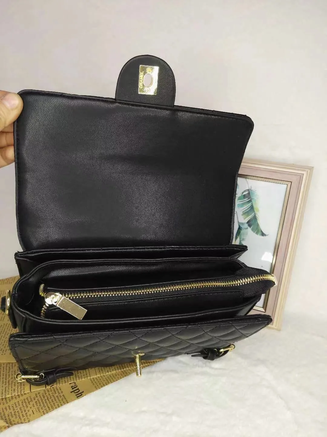 Ladies Shoulder Bag New Fashion Retro Simple PU Diagonal Chain Small Square Bag
Ladies Shoulder Bag New Fashion Retro Simple PU Diagonal Chain Small Square Bag