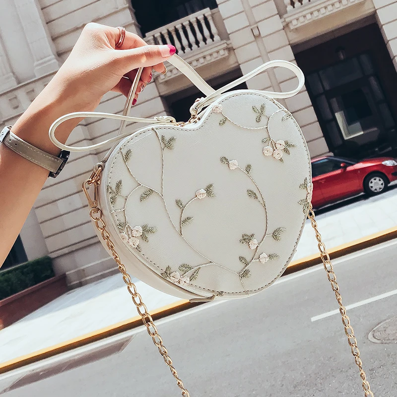 2020 Summer New Heart-Shaped Handbag Quality PU Leather Women's Designer Handbag Lace Flower Tote Chain Shoulder Messenger Bag
2020 Summer New Heart-Shaped Handbag Quality PU Leather Women's Designer Handbag Lace Flower Tote Chain Shoulder Messenger Bag