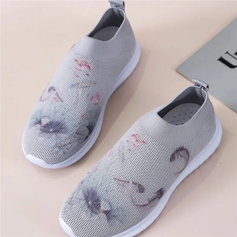 Breathable Mesh Running Shoes Women Fashion Round Toe Low-heeled Sport Shoes Woman Flat Sneakers Shoes Zapatillas Mujer 2021 New
Breathable Mesh Running Shoes Women Fashion Round Toe Low-heeled Sport Shoes Woman Flat Sneakers Shoes Zapatillas Mujer 2021 New