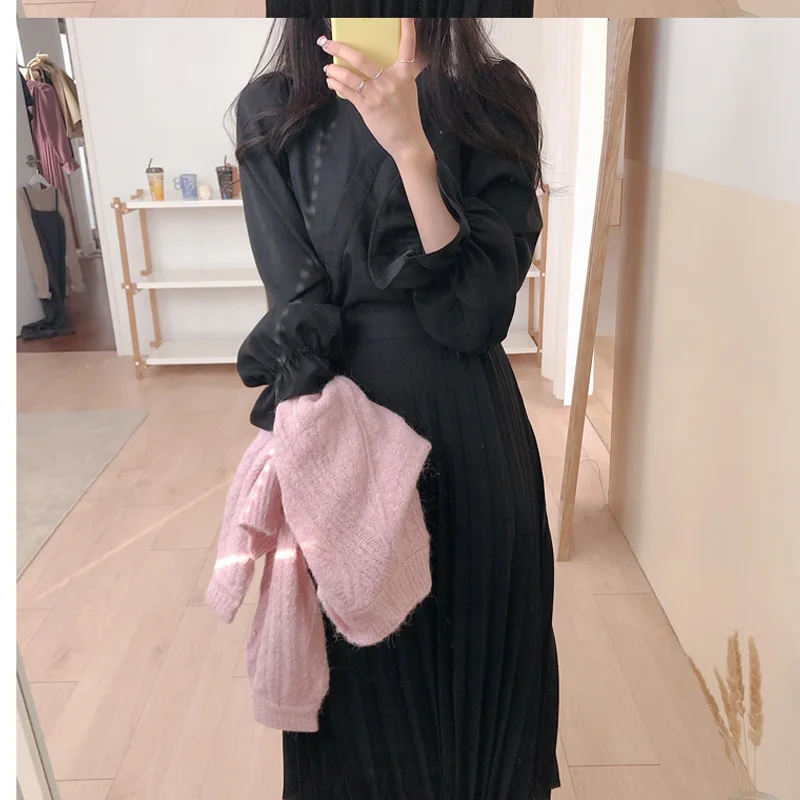 2020 New Spring Autumn V-Neck Flare Pleated Dress Women Elegant V-Neck A-Line Female Dress Summer Casual Slim Waist Party Dress
2020 New Spring Autumn V-Neck Flare Pleated Dress Women Elegant V-Neck A-Line Female Dress Summer Casual Slim Waist Party Dress