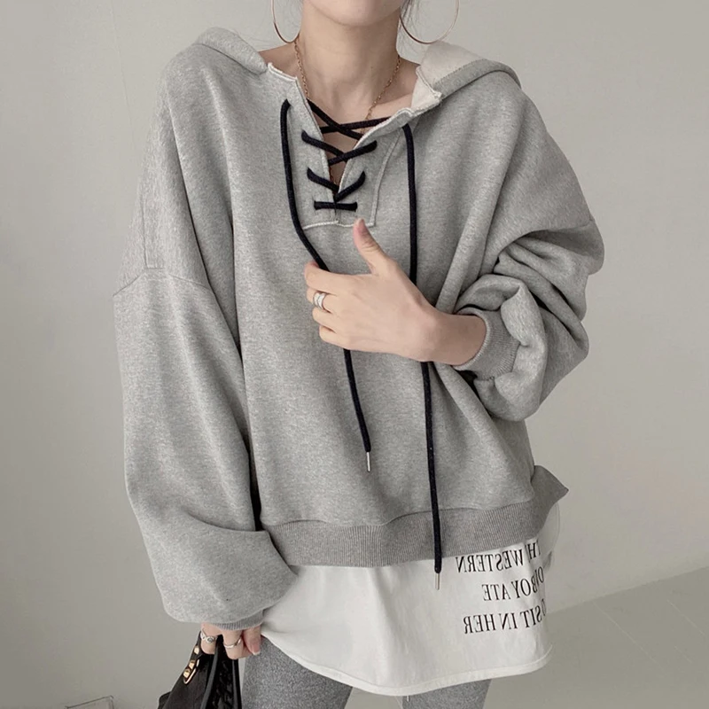 ZCSMLL Korean autumn personality design style neckline drawstring loose hem letter stitching fake two-piece hooded sweater
ZCSMLL Korean autumn personality design style neckline drawstring loose hem letter stitching fake two-piece hooded sweater