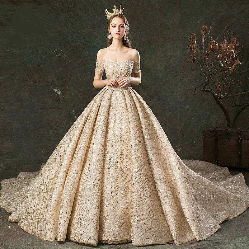 Wedding Dress Long Train To The Lacy Boat With Collar Noiva Is Dressed In Luxurious
Wedding Dress Long Train To The Lacy Boat With Collar Noiva Is Dressed In Luxurious