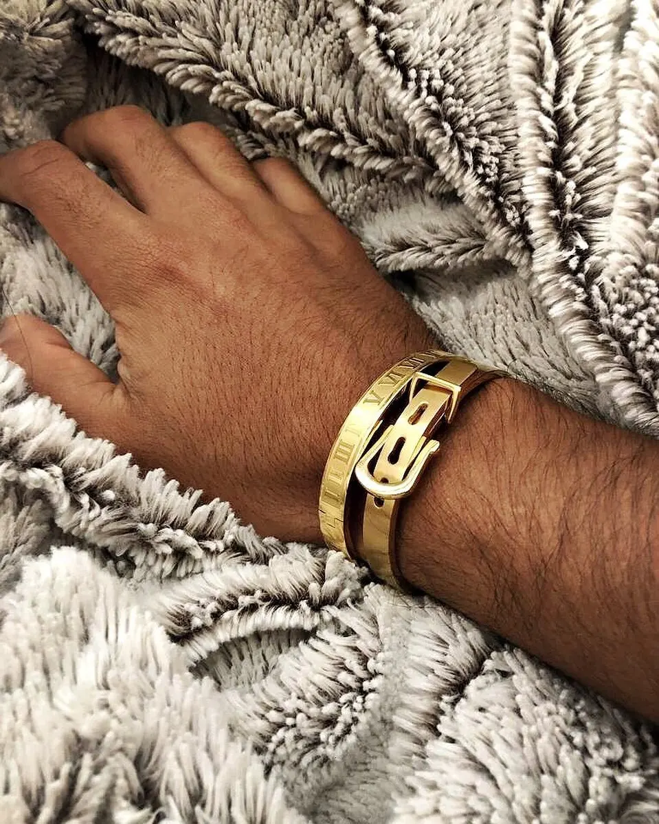 Classic Stainless Steel Bangle Luxury Cuff Bracelets Men Fashion Titanium Steel Type C Twisted Roman Numeral Bangle For Men
Classic Stainless Steel Bangle Luxury Cuff Bracelets Men Fashion Titanium Steel Type C Twisted Roman Numeral Bangle For Men