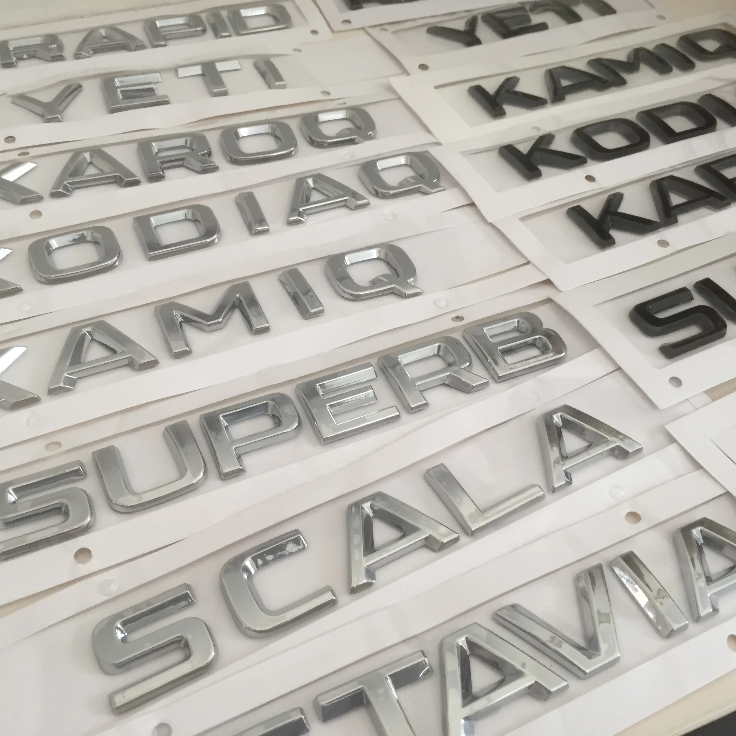 3D ABS Octavia Superb RAPIDA FABIA KAMIQ KAMIQ KAROQ YETI 4X4 car letters Rear Trunk emblem badge sticker Decal styling
3D ABS Octavia Superb RAPIDA FABIA KAMIQ KAMIQ KAROQ YETI 4X4 car letters Rear Trunk emblem badge sticker Decal styling