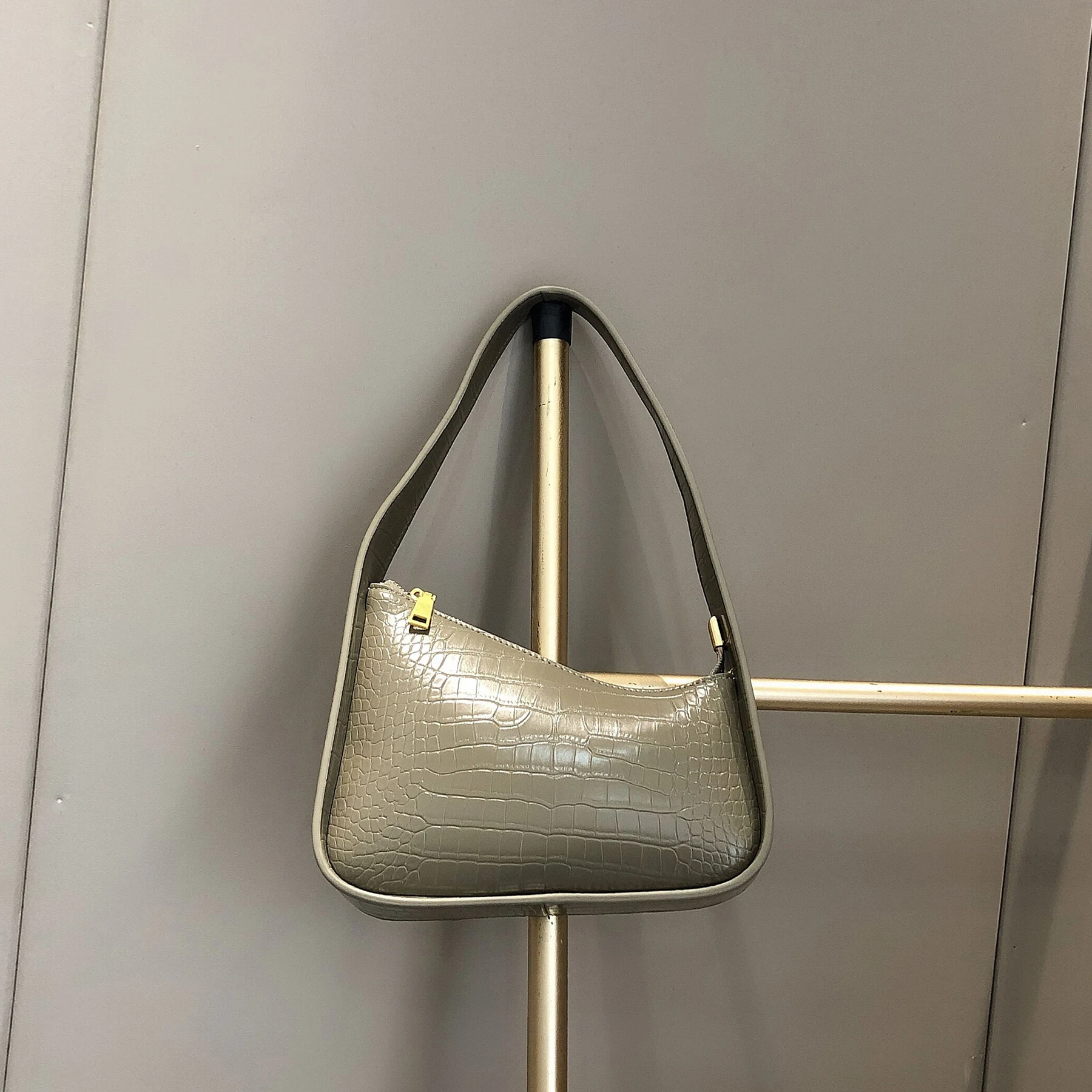Underarm Bag 2021 New Trendy Ins Irregular Shoulder Small Bag Young Fast Fashion Niche Design Light Luxury Female Handbags Women
Underarm Bag 2021 New Trendy Ins Irregular Shoulder Small Bag Young Fast Fashion Niche Design Light Luxury Female Handbags Women