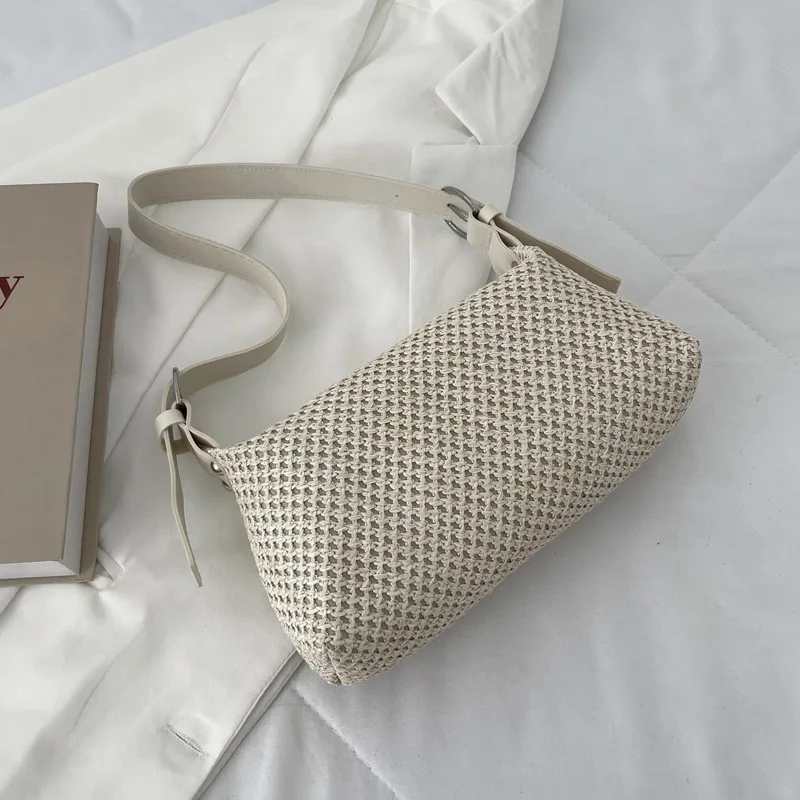 Simple summer small bag girl 2021 new fashion simple air grass-made women's bag art one shoulder under the bag straw weaving bag
Simple summer small bag girl 2021 new fashion simple air grass-made women's bag art one shoulder under the bag straw weaving bag