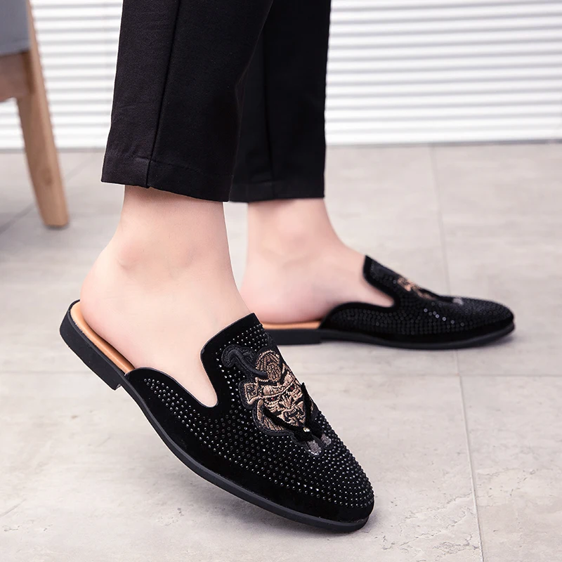 Mules Men Half Dress Shoes Embroidered Leather Slip on Heel Half Designer Slippers Backless Casual Diamond Loafers Moccasins
Mules Men Half Dress Shoes Embroidered Leather Slip on Heel Half Designer Slippers Backless Casual Diamond Loafers Moccasins