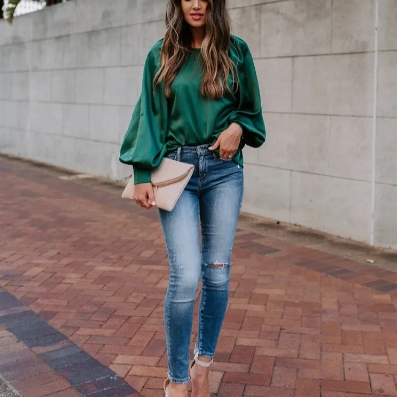 New Style Satin Bubble Long Sleeve Round Neck Solid Color Pullover Top In Autumn and Winter 
New Style Satin Bubble Long Sleeve Round Neck Solid Color Pullover Top In Autumn and Winter