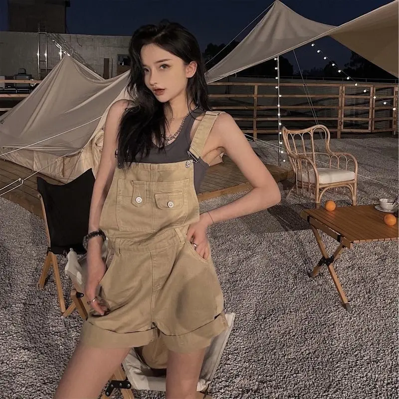 Age-reducing tooling strap denim shorts women summer retro high waist slimming straight loose wide-leg one-piece hot pants trend
Age-reducing tooling strap denim shorts women summer retro high waist slimming straight loose wide-leg one-piece hot pants trend